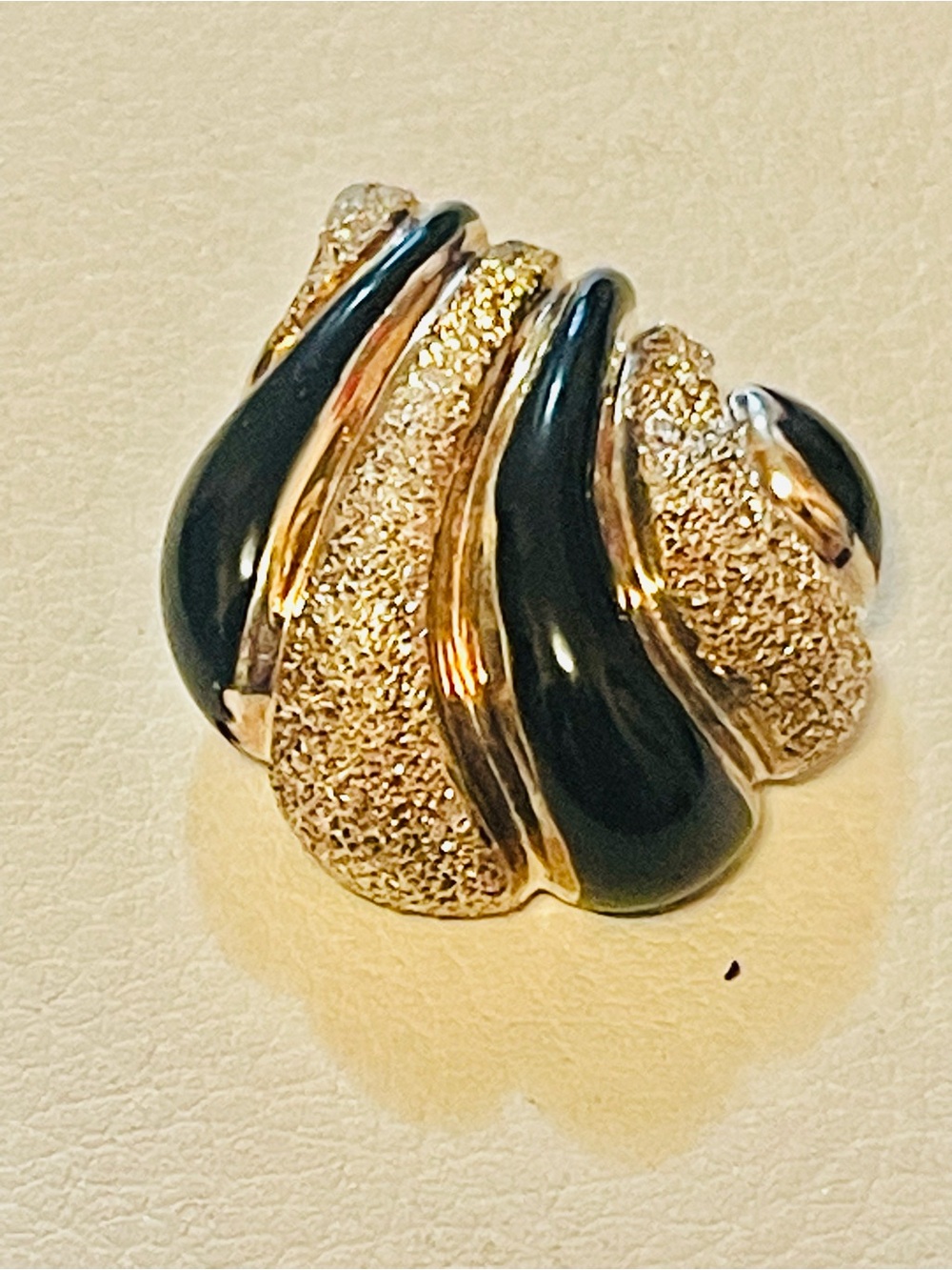 Vintage Milor Italy 925 Sterling Silver Black Enamel Puffy Shell Pendant 7g
1.2"